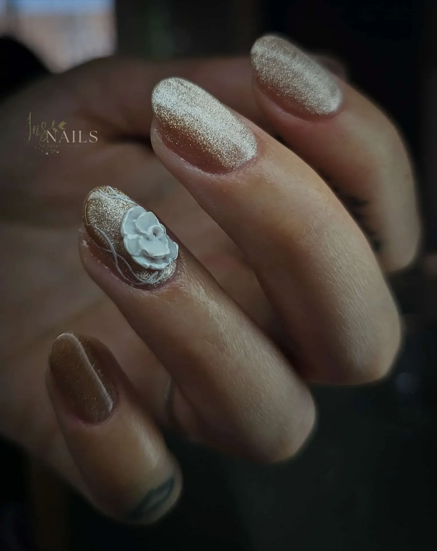 Uñas cat eye efecto magnético verde